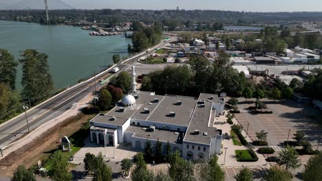 Aerial-View-Of-Delta-Mosque-Near-The-Fraser-River-In-Delta-Vancouver,-BC,-Canada