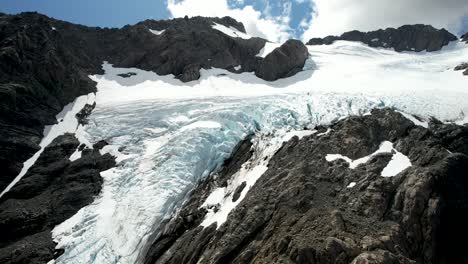Spektakuläre-Aussicht-Auf-Schnee-Und-Eis-Auf-Dem-Berggipfel,-Dramatische-Naturlandschaft-Neuseelands