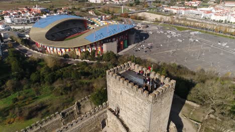 Drone-flight-reveals-layout-of-Leiria-city,-with-its-castle-in-center-Portugal