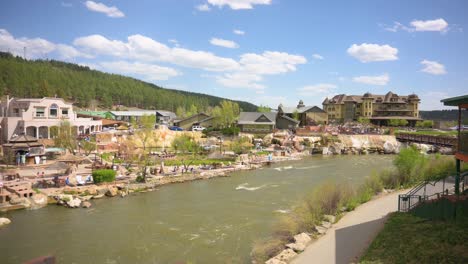 Overlooking-the-hot-springs-in-Pagosa-Springs-Colorado-with-the-San-Juan-River,-static