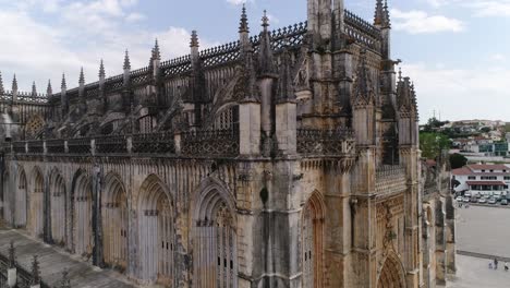 Aerial-view-of-Batalha-monastery-in-Leira-district,-Portugal
