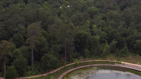Aerial-of-large-pond-in-Houston-Memorial-Park
