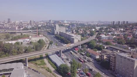 Wunderschöne-Panorama-Luftaufnahme-Des-Stadtzentrums-Von-Belgrad-In-Der-Nähe-Von-Gazela-Und-Messe
