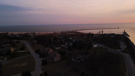 Frühlingssonne,-Die-über-Dem-Michigansee-Untergeht