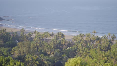 Chapora-Beach-Static-Top-Shotcma-Moviéndose-De-Izquierda-A-Derecha-En-Goa-India