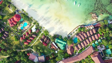 Resorts-Y-Hoteles-De-Lujo-Tropical-En-La-Costa-Arenosa-Del-Mar-Azul