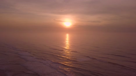 Wunderschöne-Morgenaufnahme-Von-Meer-Und-Strand-In-Brasilien,-Itanhaem