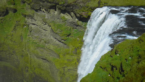 Zeitlupenaufnahmen-Des-Skogafoss-Wasserfalls-–-Wasserfall-Am-Fluss-Skoga-In-Südisland