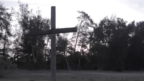 Timelapse-of-sunrise-on-Wood-cross-in-the-valley---push-in