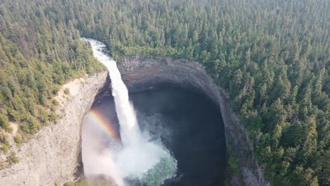 Large-and-impressive-Helmcken-Fallsand-a-rainbow-on-the-Murtle-River-in-British-Columbia,-Canada