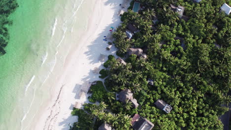 Top-down-view,-tropical-coast-of-Tulum,-Mexico-and-calm-ocean-with-hotels