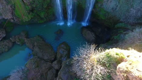Drohnenaufnahme-Der-Tiaret-Wasserfälle-Algerien