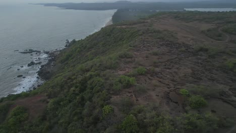 Vista-Superior-De-La-Estación-De-La-Colina-De-La-Playa-Chapora-En-Goa-India