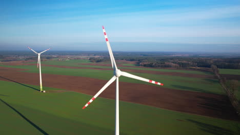 Windkraftanlagen-Für-Nachhaltige-Energie---Drohnenaufnahme-Aus-Der-Luft