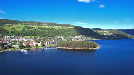 Camping-by-the-fjord-in-Fagernes