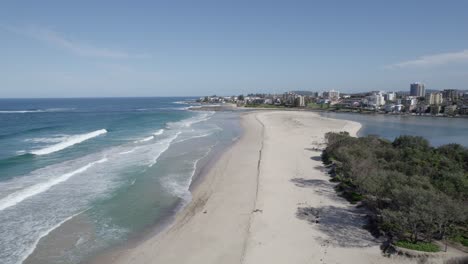 Ocean-Waves-In-Sandy-Stretch-Of-North-Entrance-Beach-In-NSW,-Australia