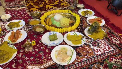 Traditionelle-Bengalische-Küche-Und-Essensmahlzeit-Thali-Aus-Westbengalen,-Indien
