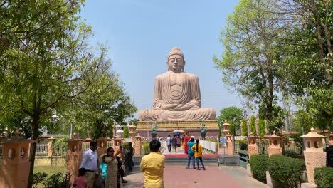 Timelapse-of-Bodh-Gaya,-Bihar,-Seat-of-Enlightenment,-Great-Buddha-Statue,-Mahabodhi-Temple
