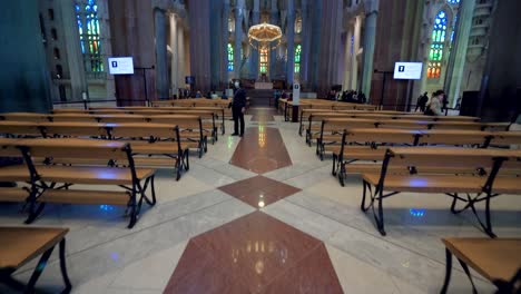 Reveal-of-gorgeous-interior-of-Sagrada-Familia,-Barcelona,-Spain