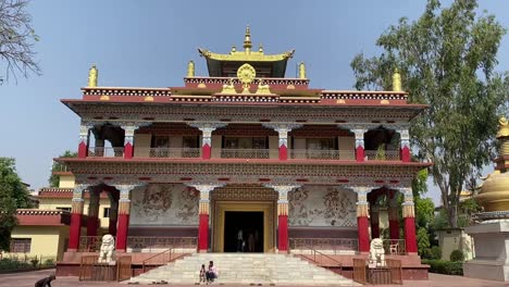 Tibetischer-Karma-Kagyü-Tempel-In-Der-Nähe-Des-Mahabodhi-Tempels-In-Bodh-Gaia,-Bundesstaat-Bihar-In-Indien