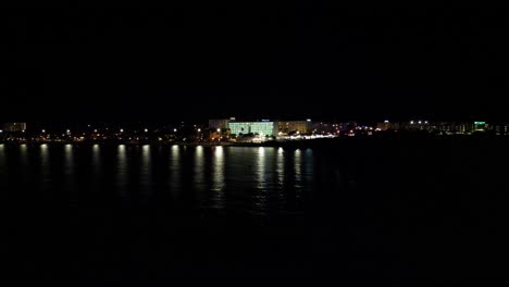 Nachtszene-Des-Beleuchteten-Luxushotelresorts-In-Sa-Coma,-Mallorca,-Spanien