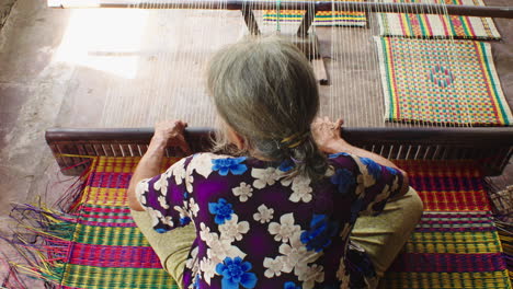 Making-hand-made-mattress-on-a-loom