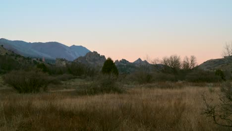 Blick-Auf-Die-Berge-Im-Garden-Of-The-Gods-Park-In-Colorado-Bei-Sonnenuntergang