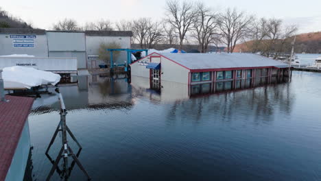 Natürliche-Überschwemmungskatastrophe-Im-Bootsclub,-Wobei-Der-Jachthafen-Entlang-Von-St.-Unter-Wasser-Steht
