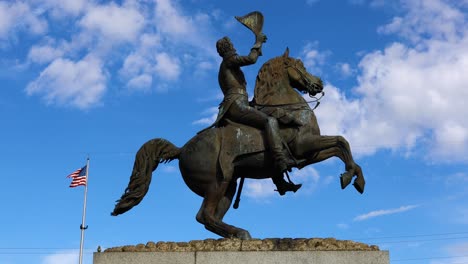 Estatua-De-Un-Hombre-A-Caballo-En-Jackson-Square-En-Nueva-Orleans,-Luisiana