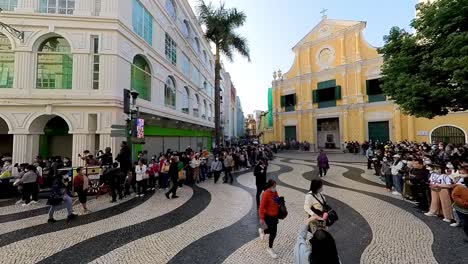 Esperando-La-Procesión-De-La-Pasión-De-Nuestro-Señor,-El-Dios-Jesús-En-Macao