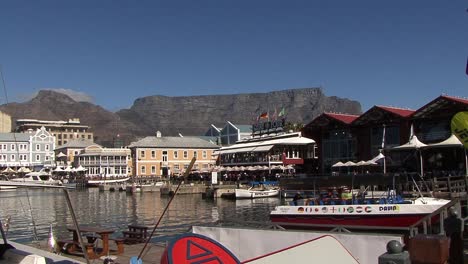 Tafelberg-Von-Der-Uferpromenade-Aus-Gesehen