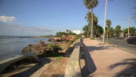 Promenade-Am-Meer-An-Einem-Sonnigen-Tag-In-Santo-Domingo