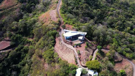 Detached-chalet-of-modern-architecture-in-the-middle-of-bush-in-tropical-environment-of-Costa-Rica