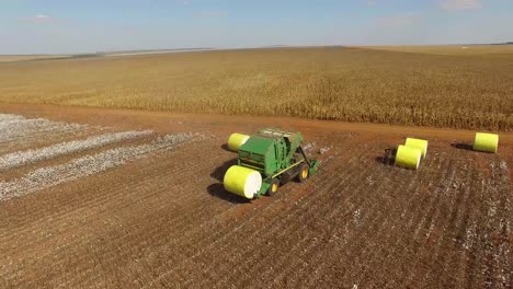 drone-filming-a-coton-harvest-in-Brazil