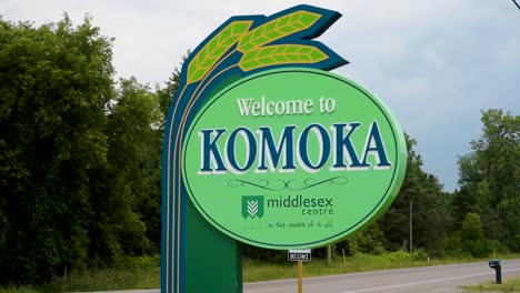 Sign-for-the-town-Komoka,-Ontario-on-an-overcast-summer-day