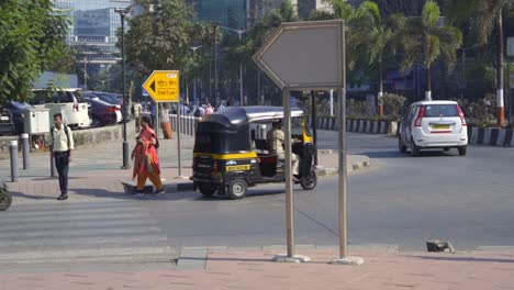 People-walking-on-the-smart-streets-of-Bandra-Kurla-Complex,-smooth-traffic-movement,-Mumbai