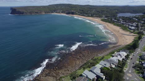 Felsige-Ufer-Des-Copacabana-Strandes-An-Der-Zentralen-Küste-Von-New-South-Wales-In-Australien