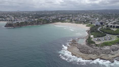 Panorama-Of-Freshwater-Beach,-Ocean-And-Rockpool-In-Northern-Beaches,-Sydney,-Australia
