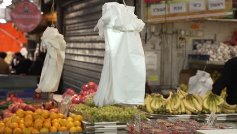 Comerciantes-Que-Venden-Una-Colorida-Selección-De-Frutas-En-El-Mercado-Mahane-Yehuda-En-Jerusalén