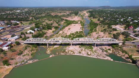 Dies-Ist-Ein-Redaktionelles-Luftvideo-Der-Roy-B-Inks-Bridge-In-Lllano,-Texas