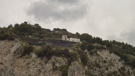 Cliffside-house-overlooking-stunning-amalfi-coast-italy-alone,-static-view
