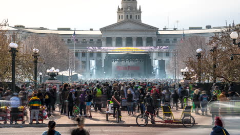 Crowd-in-front-of-stage-at-Mile-High-420-Festival