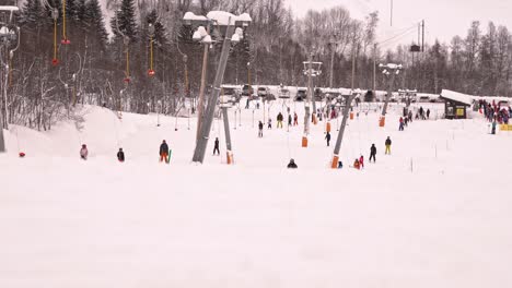 Lots-of-people-taking-ski-lift-in-Mikkeltrekket-childrens-skiing-area-in-Myrkdalen-Norway---Static