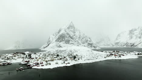Lofoten-winter-scenery-of-Reine-village-with-snow-and-misty-sky-in-northern-Norway