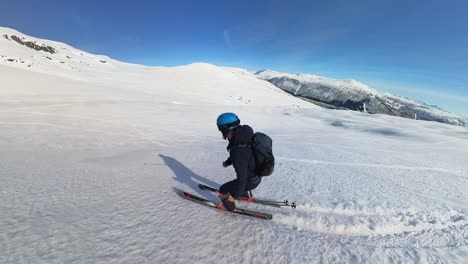 Downhill-mountain-freestyle-riding---Man-skiing-down-mountain-in-beautiful-weather---Side-view