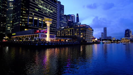 Landscape-view-of-Marina-Bay-at-night-in-Singapore