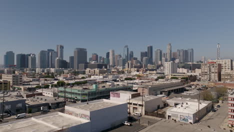 Auf--Und-Absteigende-Luftaufnahme-Der-Skyline-Gebäude-In-Der-Innenstadt-Von-Los-Angeles
