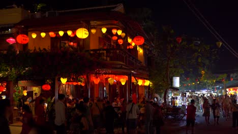 Hoi-An-Cerca-De-Da-Nang-Vietnam,-Iluminado-Por-La-Noche