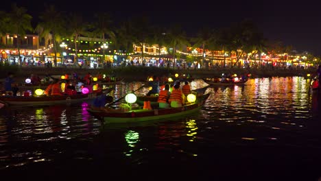 Impresionante-Paisaje-Nocturno-En-Hoi-An-Vietnam,-Declarado-Patrimonio-De-La-Humanidad-Por-La-Unesco