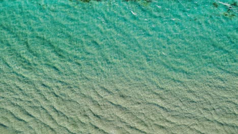Wunderbarer-Blaugrüner-Meerwasser-Strandurlaubshintergrund,-Sommer-Relax-Konzept